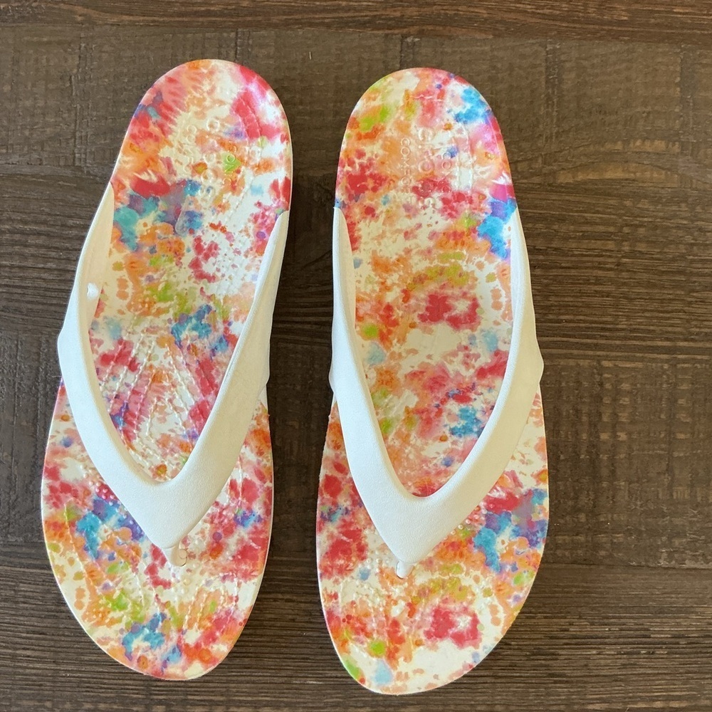 Crocs Kadee ll Colorful Graphic Insole Tie-Dye Flip Flops - Picture 2 of 5